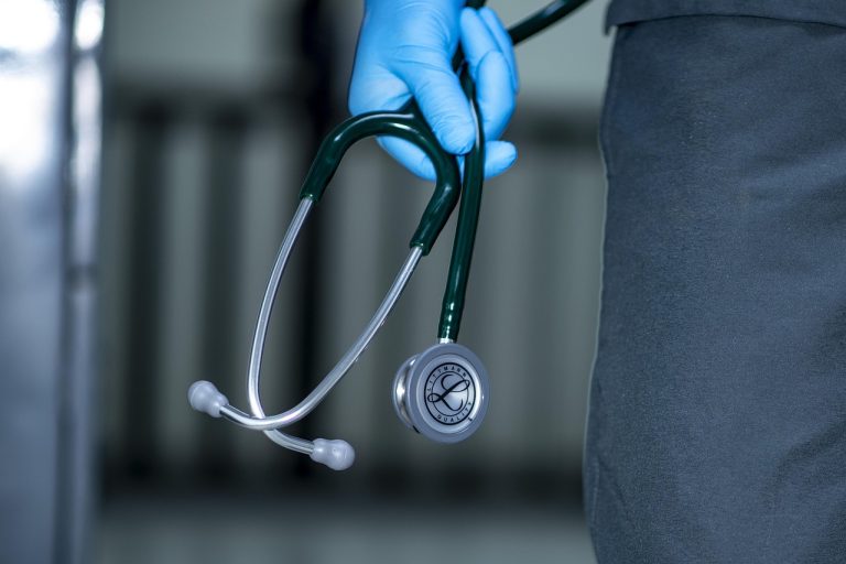 fernandozhiminaicela-stethoscope-4280497_1280
