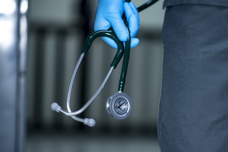 fernandozhiminaicela-stethoscope-4280497